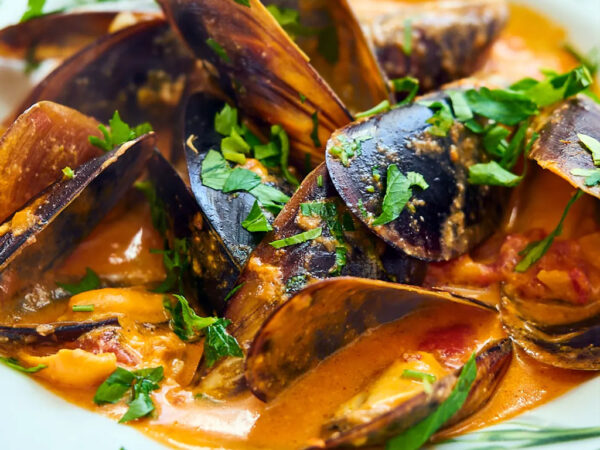 Mussels in Light Pink Sauce